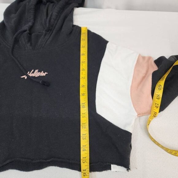 Hollister Size Medium Women's Lot of 2 Cropped Hoodies Sweater Pullover Hood Col - Picture 6 of 11